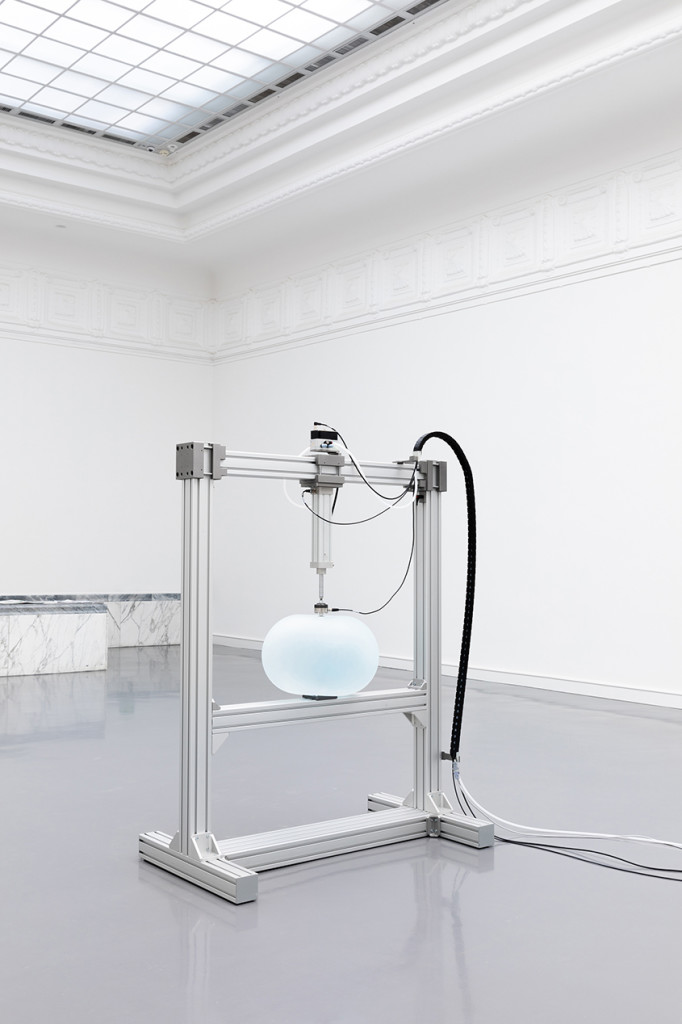 1.-NC_Muscle-Memory_Kunsthalle-Baden-Baden_Room-1_Reflexologies_Installation-view_Copyright-the-artist-and-mother's-tankstation-limited